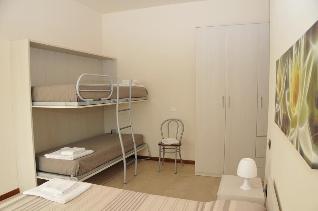 Maura Appartamenti Peschiera del Garda Bilik gambar